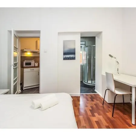 Apartment Houze Spacious 9 Bedroom Flat In Central Lisbon *